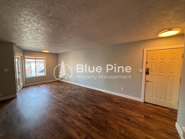Building Photo - 1421 Vega Cir