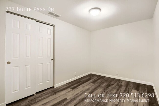 Building Photo - 737 Butte Pass Dr