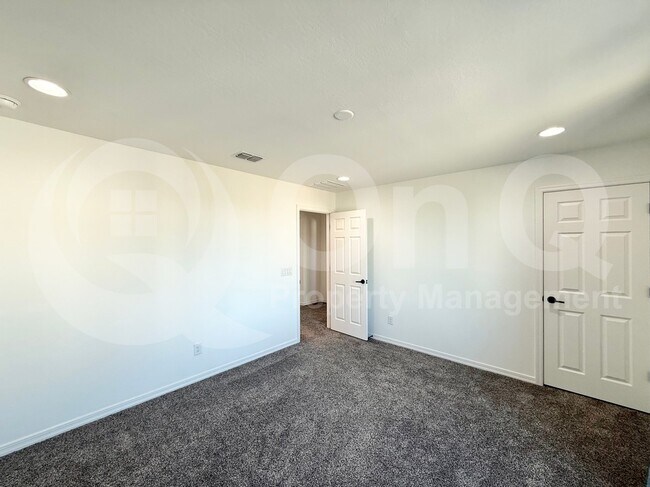 Building Photo - 9030 S 67th Dr