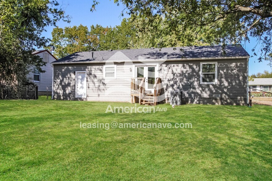 Building Photo - 328 W 46th Pl N