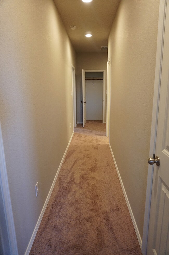 Building Photo - Spacious 4 bedroom Rio Rancho home in Enchanted Hills! Refrigerated air. Right off 550