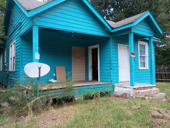 Building Photo - 3911 Evangeline St