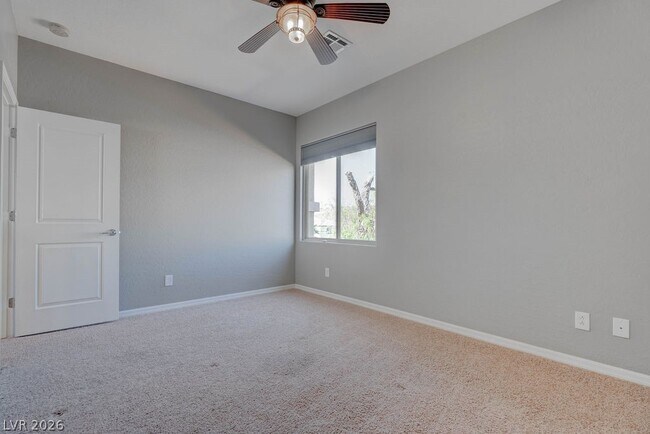 Building Photo - 2589 Chateau Clermont St