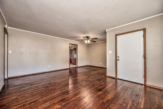 Building Photo - 809 N Ross Ave