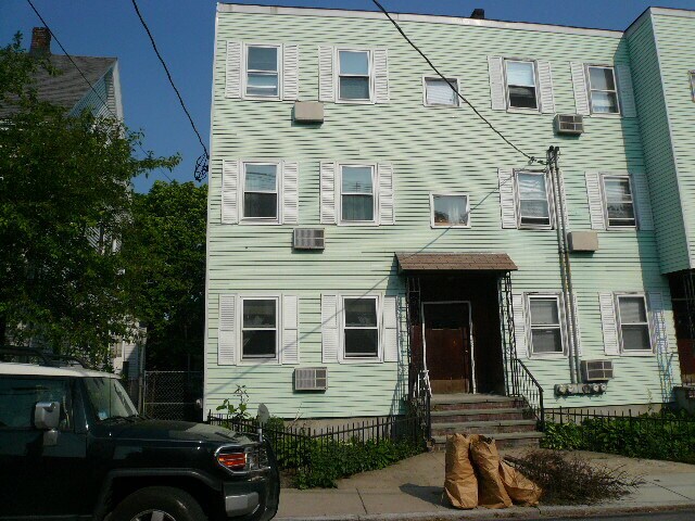 Building Photo - 225 Parsons St