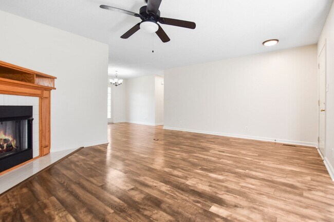 Building Photo - Three Bedroom in Sango!