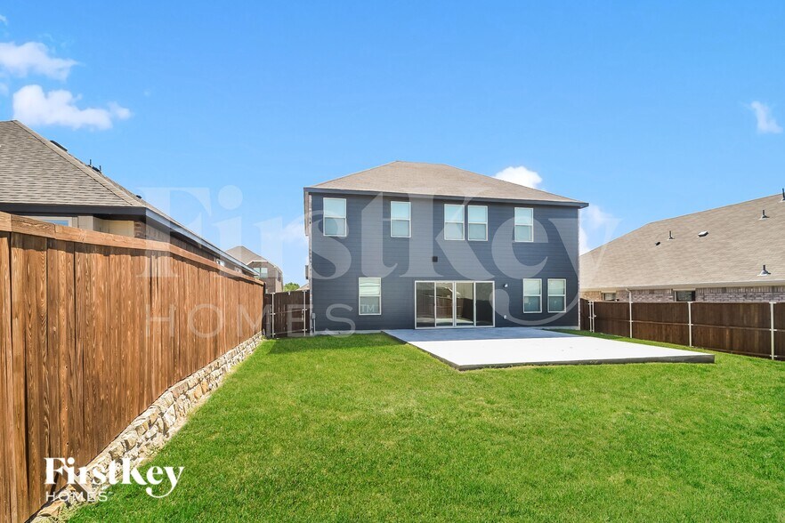 Building Photo - 223 Rosewood Dr