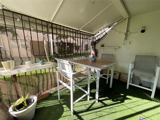 Building Photo - 820 NW 87th Ave