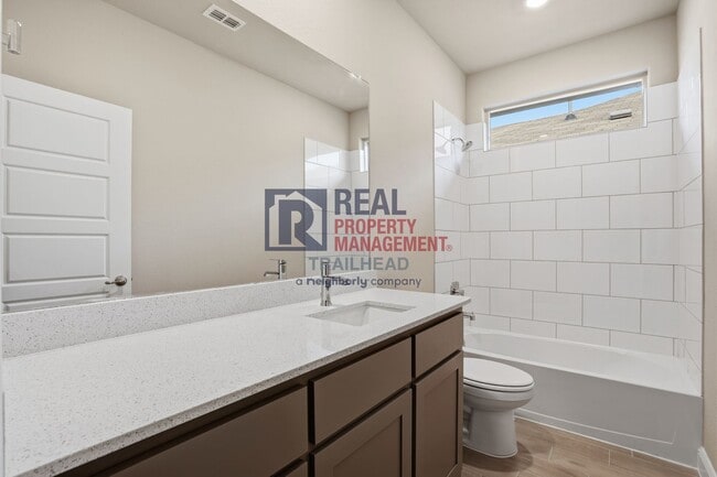 Building Photo - Spacious 4 Bedroom Home with Functional Layout