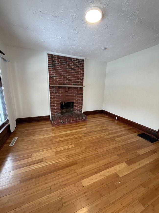 Building Photo - Fully Renovated 3BR in the Heart of Columbus