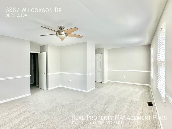 Building Photo - Gorgeous End Unit in Fairfax City!