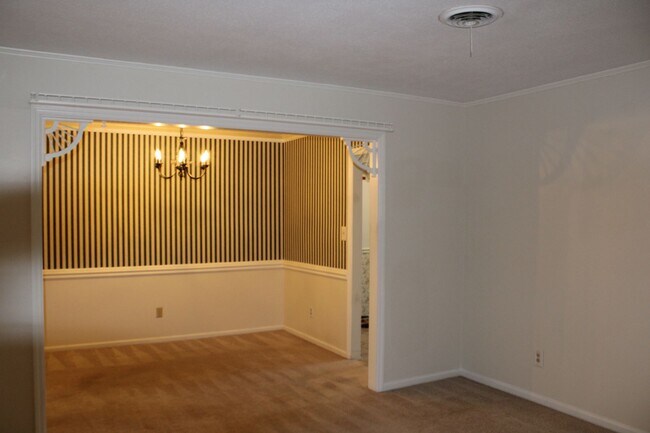 Building Photo - 3 Bedroom 2 Bath W/ Garage Hephzibah!