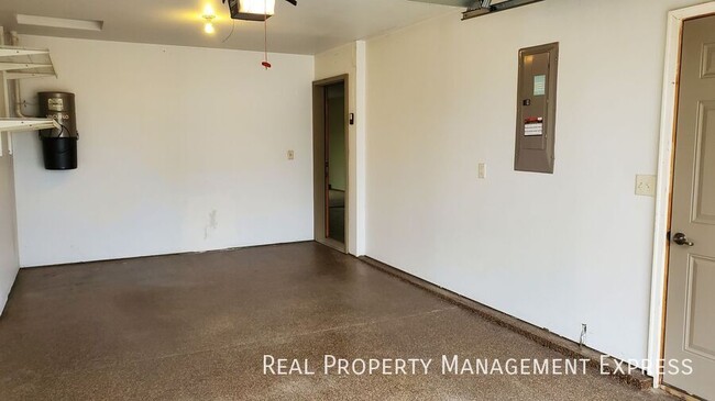 Building Photo - 8500 W Lavern Wipf St