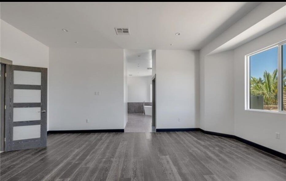 Building Photo - 41446 Manzanita Dr