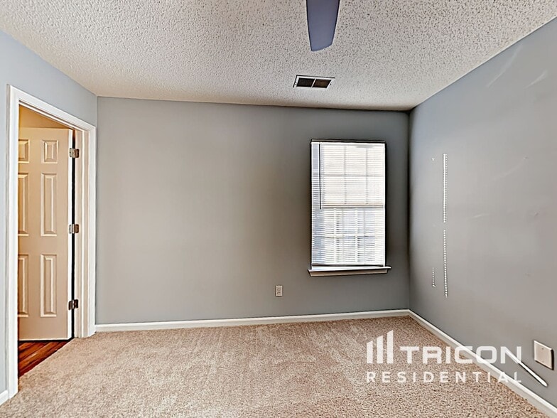 Building Photo - 208 E Waverly Pl Ct