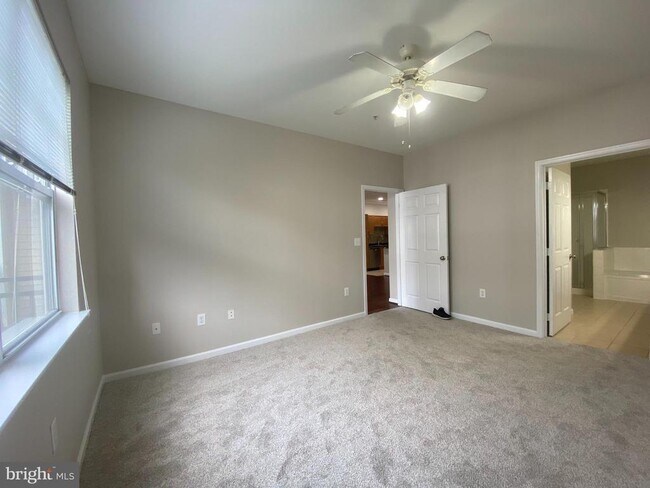 Building Photo - 12929 Centre Park Cir