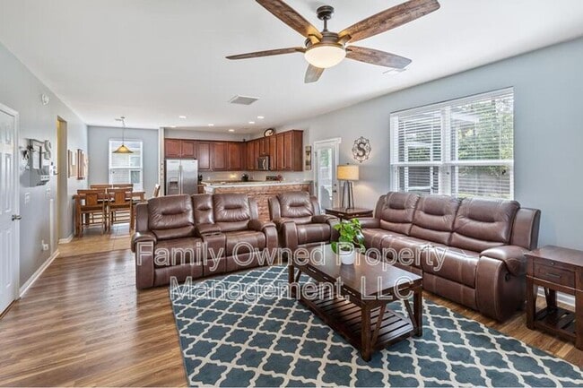 Building Photo - 159 Meadow Wood Rd