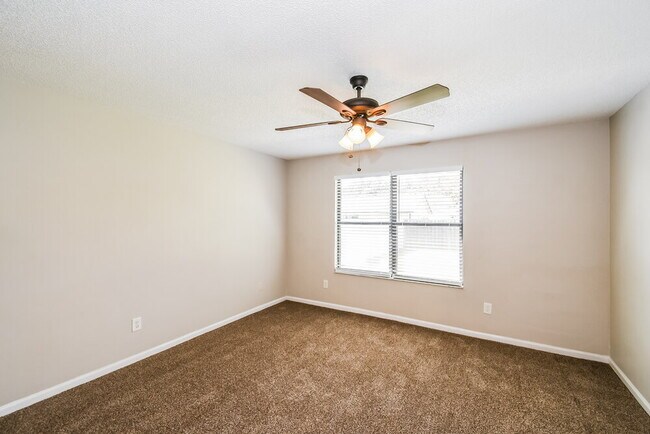 Building Photo - 1545 Kingfisher Blvd