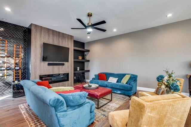 Building Photo - 324 S Main St