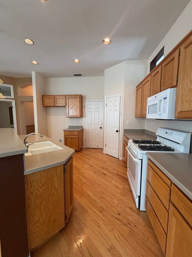 Building Photo - BEAUTIFUL 4-BEDROOM HOME IN ELK GROVE!!