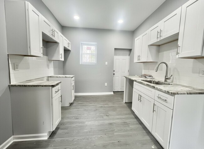 Building Photo - 5971 N Norwood St