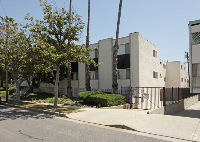 Primary Photo - Osage Court Apartments
