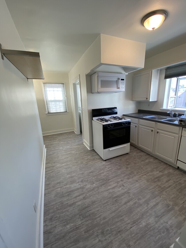 Fully Redone Kitchen - 1115 Poinsettia Dr