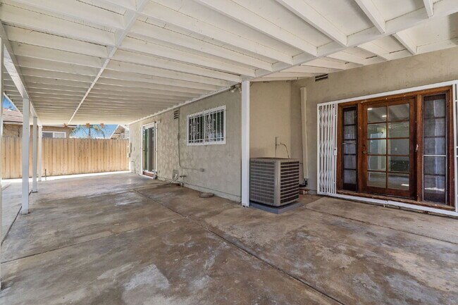 Building Photo - Spacious 3BR Retreat in the Heart of Cherokee Point