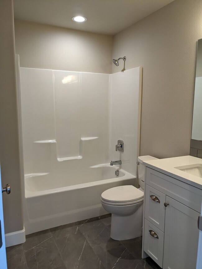 Building Photo - 20465 Aberdeen Dr