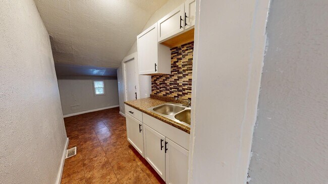 Building Photo - 3344 Seymour Ave