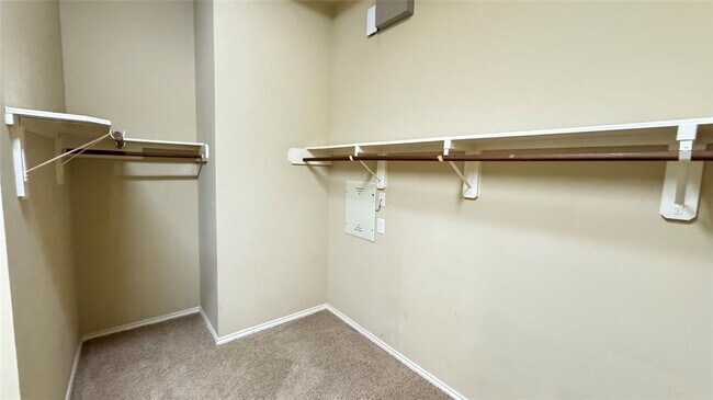 Building Photo - 3811 Windmill Creek Dr