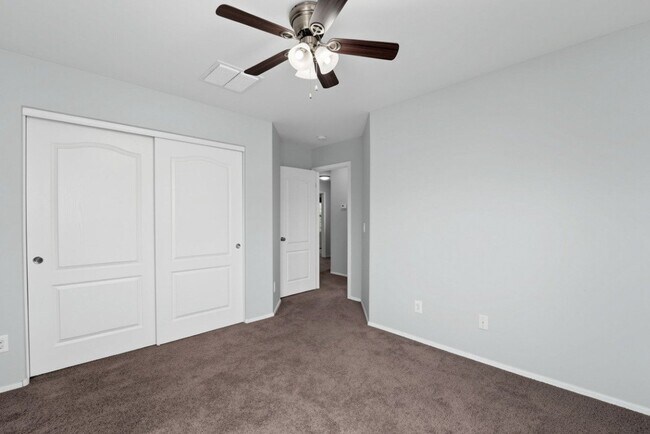Building Photo - 2220 S Ponderosa Dr