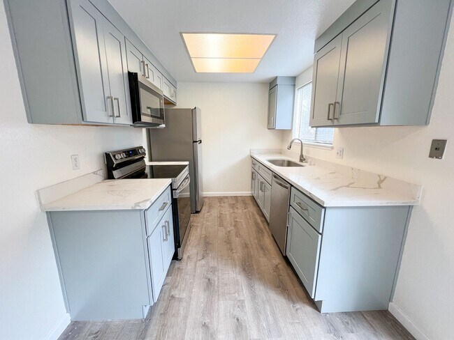 Building Photo - Remodeled Townhouse Near Downtown Campbell