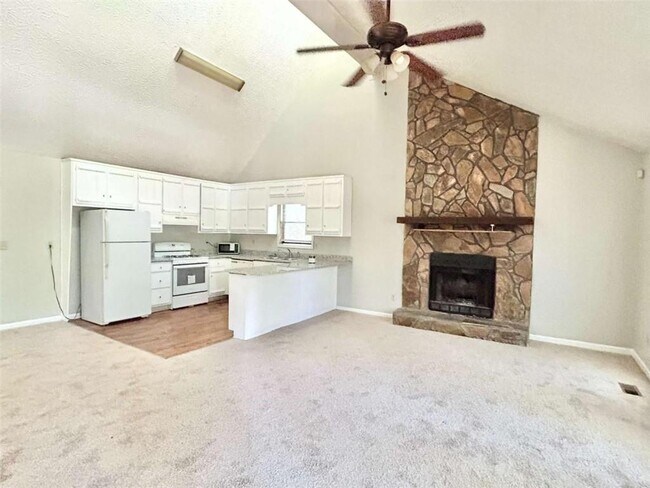 Building Photo - 5955 Sutton Pl