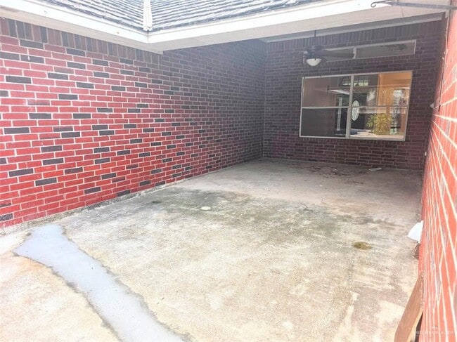 Building Photo - 28 Warbler Ave