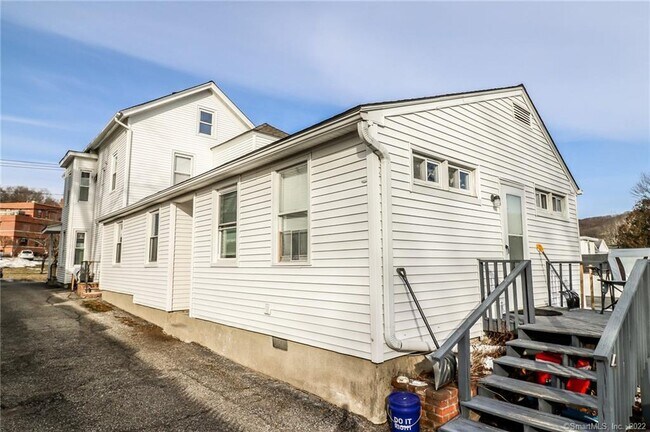 Building Photo - 24 Elm St