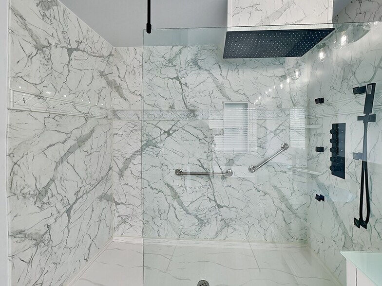 Building Photo - 17 Derby Way NE