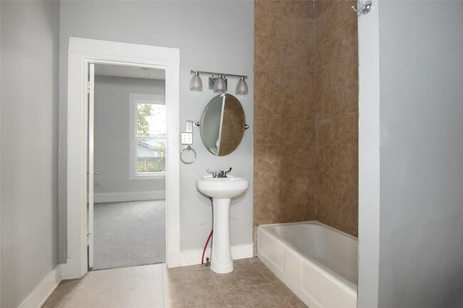 Building Photo - 3220 Melbourne St