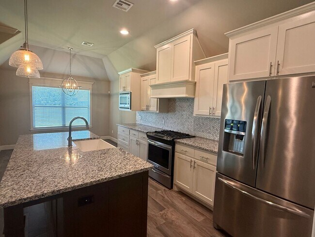 Building Photo - 18805 Trailview Way