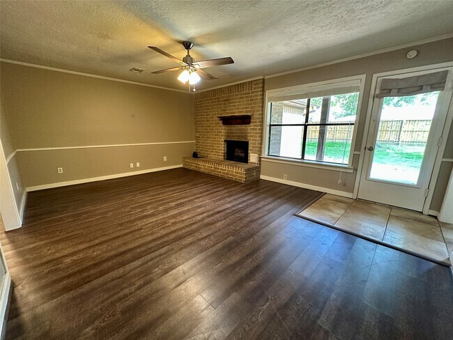 Building Photo - 2111 Rycroft Dr