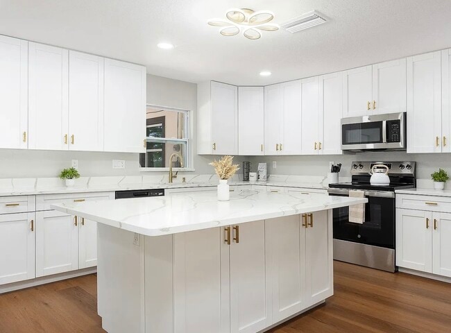 Building Photo - 4335 10th Ave S