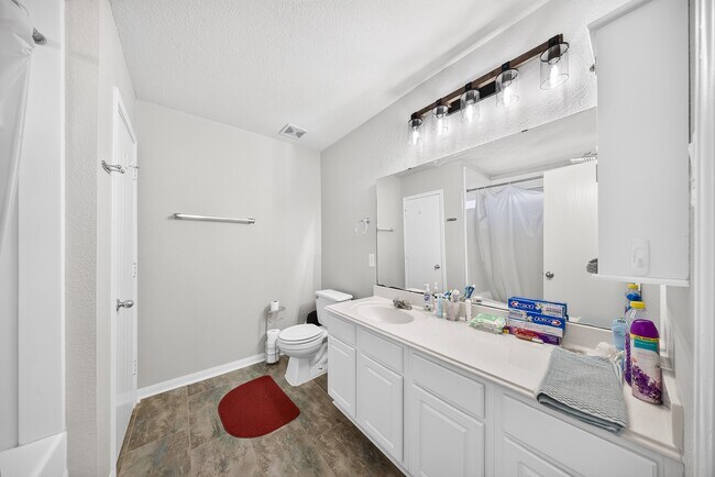 Building Photo - 6503 Warfield Ln