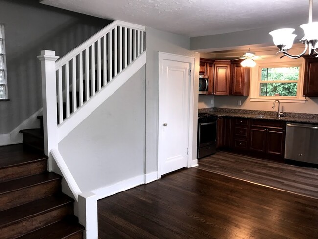 Building Photo - 4 Bedroom; 1 Bath House for Rent - Swissvale