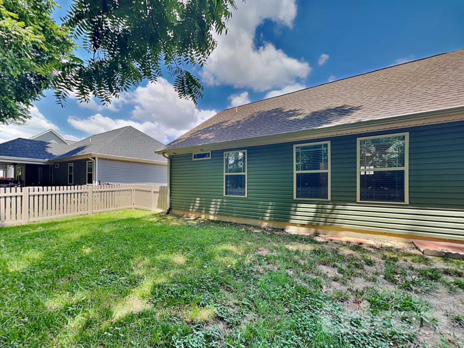Building Photo - 223 Fieldstone Ln