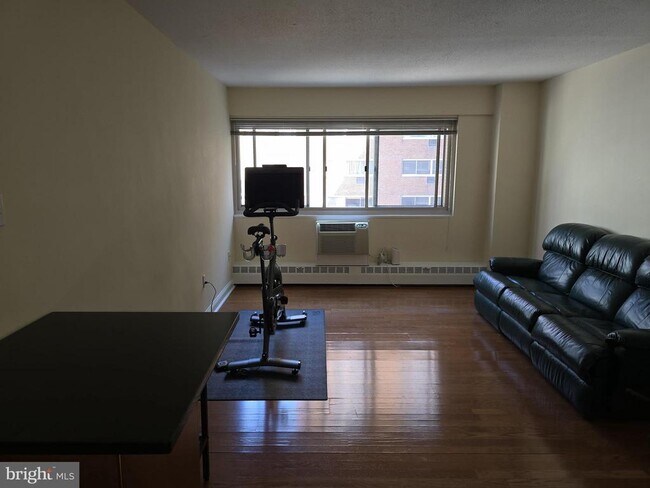 Building Photo - 2101 Chestnut St