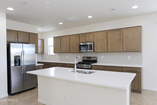 Building Photo - 815 W Finch Dr