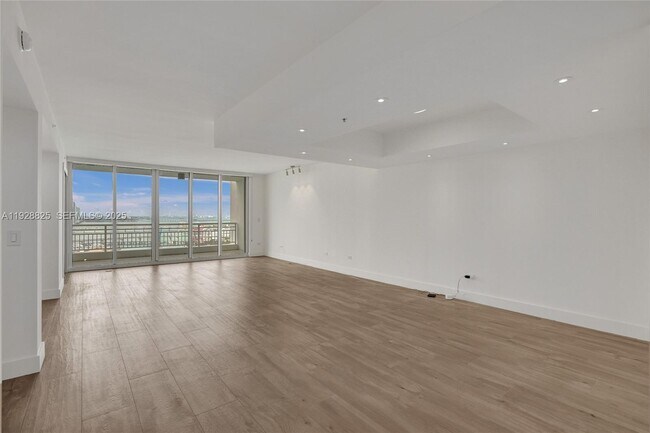 Building Photo - 848 Brickell Key Dr