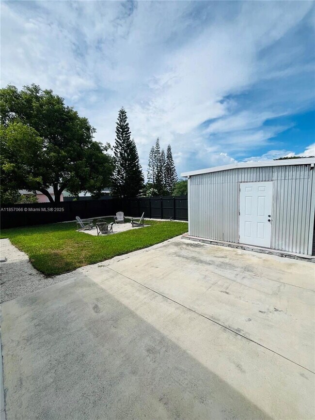 Building Photo - 1707 S Curlew Ln