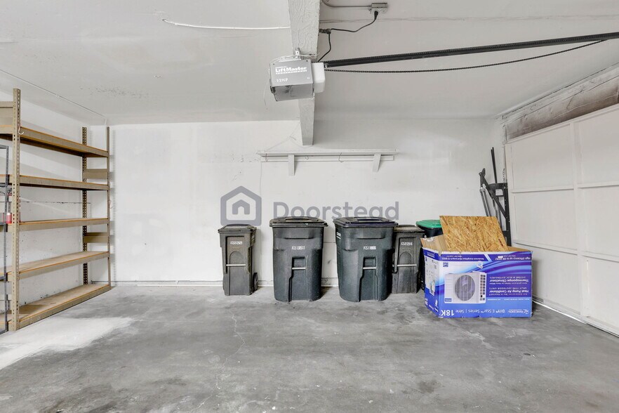 Building Photo - 2317 Eastbluff Dr