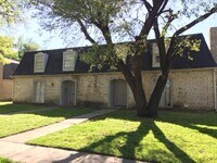 Building Photo - 606 Towne House Ln